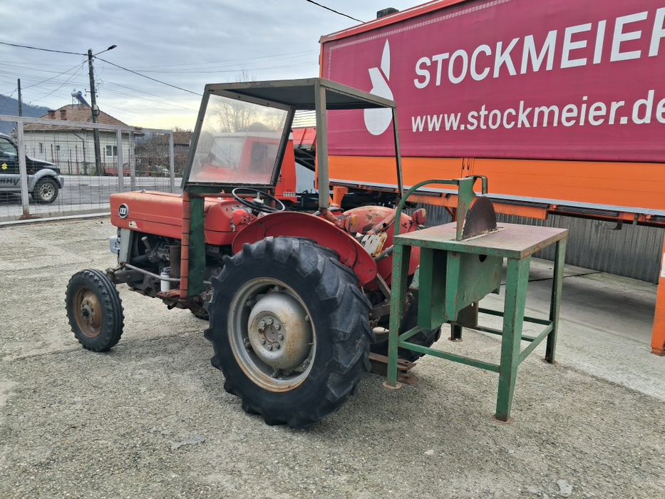 Tractor Massey Ferguson cu Circular