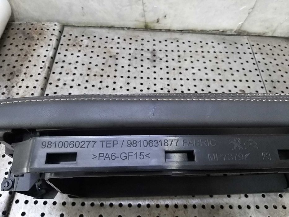 Capac piele cotiera peugeot 3008 2 2018 9810060277 9810631877