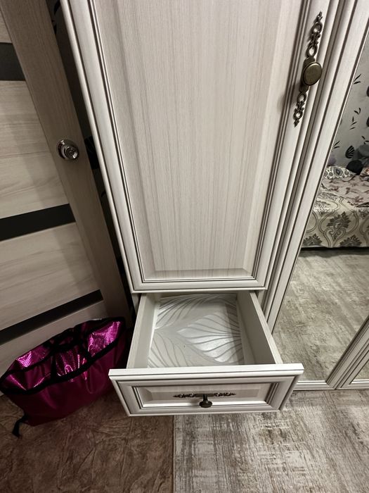 Продам шкаф , очень красивый и богатый