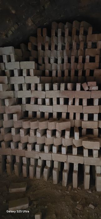 Кирпич.           .