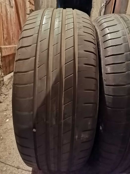 Продавам 2 броя летни гуми 215.60.16 на 1 сезон дот 2020 Goodyear