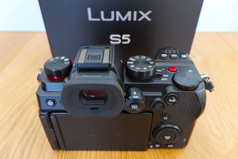 Panasonic Lumix S5 - Като чисто нов ! Бонус клетка Smallrig.
