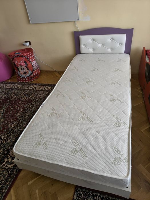 Продава се детско легло с матрак