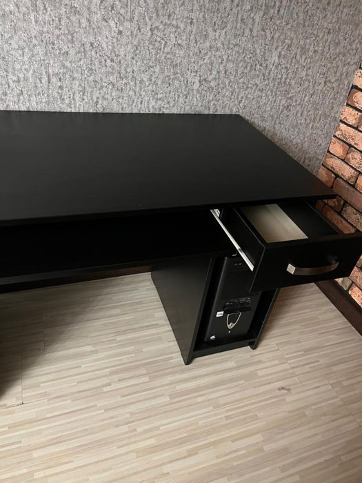 Продам компьютерный стол