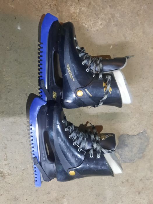 Продам коньки motor