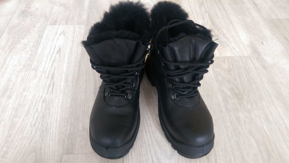 Натуральная кожа. Зимние ботинки. Недорого. Размер 40.
