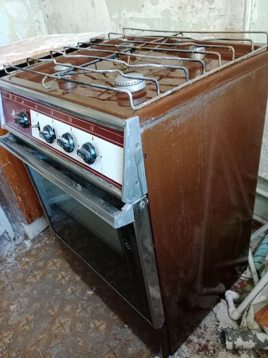 Продам газовую плиту