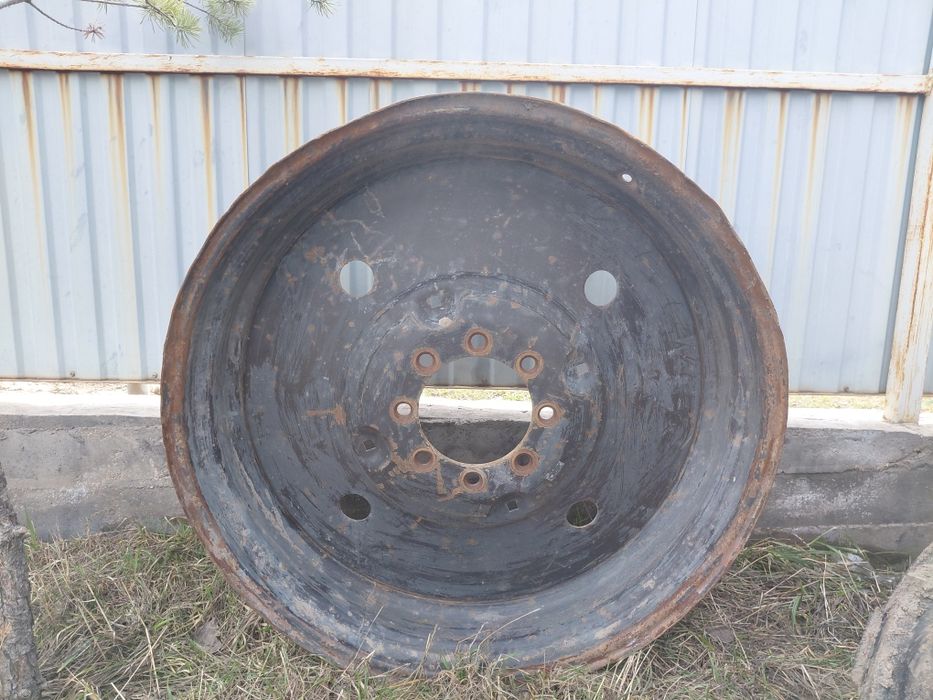 Шина на мтз и Диски задние на мтз 82.1