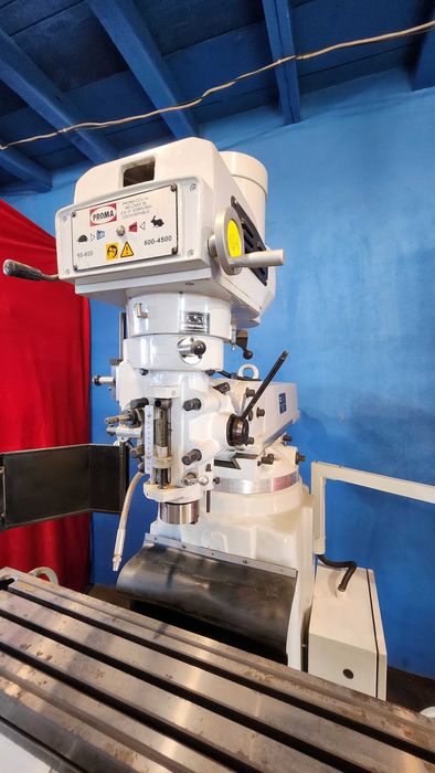 Masina de frezat metale universala/ Freza cnc