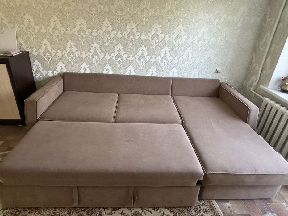 Продам угловой диван.