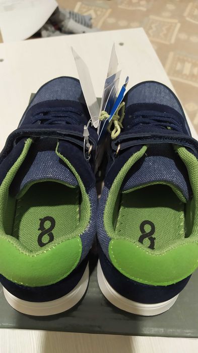 Продаем кроссовки. Размер 30.