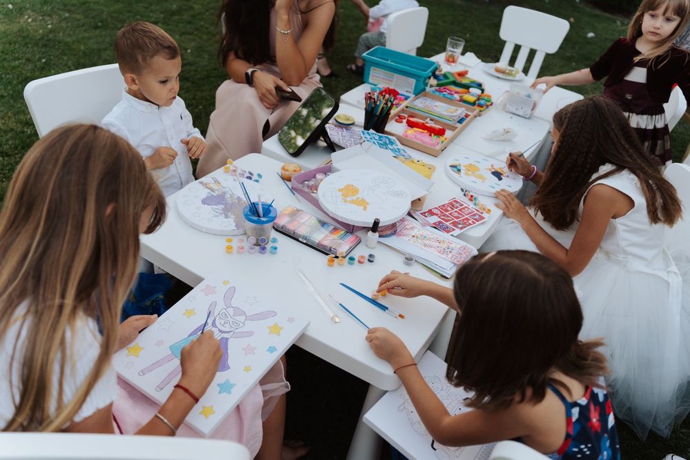 Kids corner- Animatori- Masina Baloane-Tobogane-Pictura pe fata-Jocuri