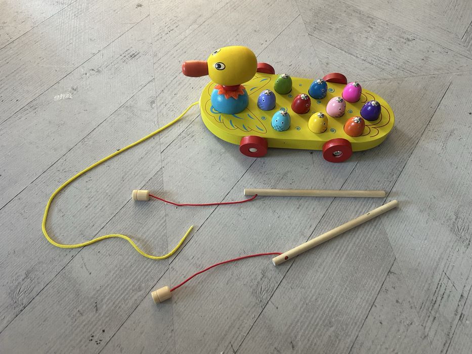 Joc de pescuit magnetic din lemn Ratusca cu pestisori