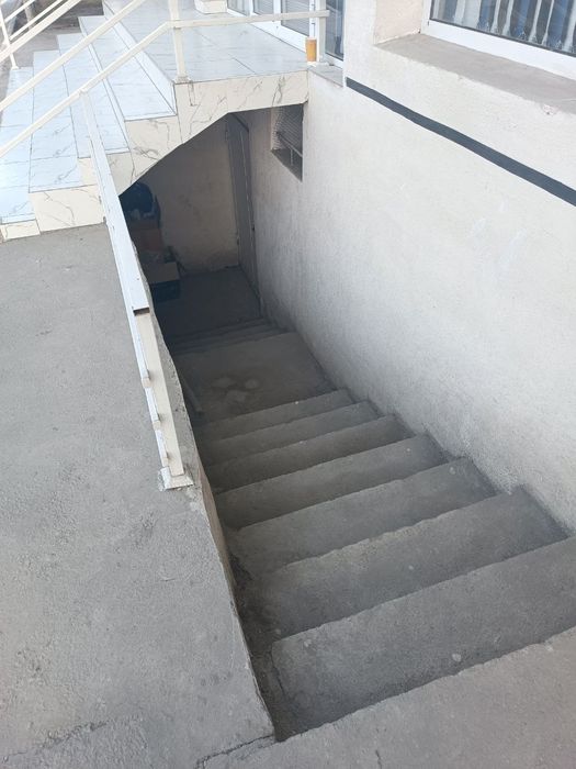 Ijara sklad katta yulni buyida Fargona shahar kichik halka yula 80m2