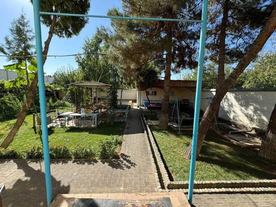 Dacha Sotiladi: 8 Sotix, 2 Qavatli Uy, Sauna va Basseyn