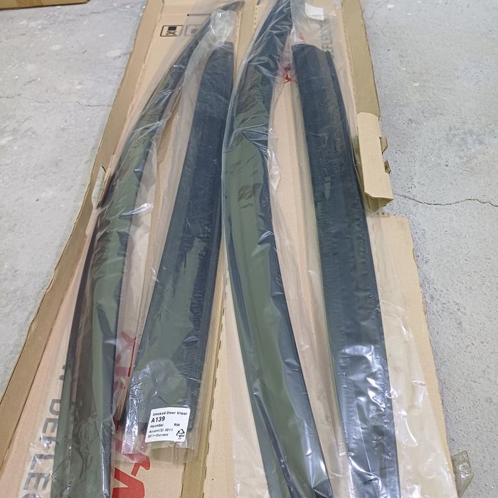 Продам ветровки на Hyundai  Accent