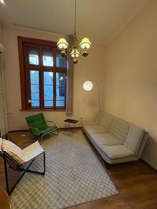 Разтегателен диван (бежов)