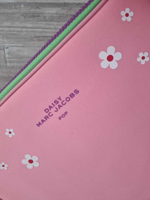 Чисто нов калъф за лаптоп Marc Jacobs Daisy Pop – Лимитиран модел