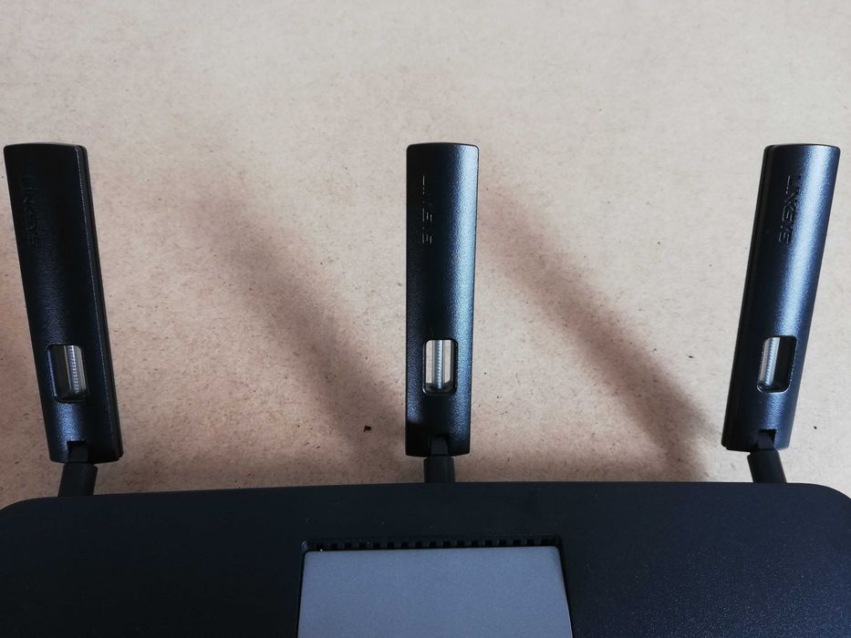 Linksys EA6900 Gigabit Wi-Fi Router