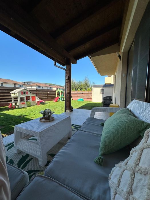 Casa tip duplex in Floresti, zona Terra