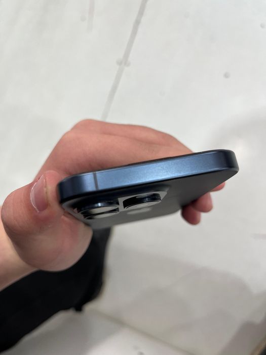 IPhone 15 pro Blue titan