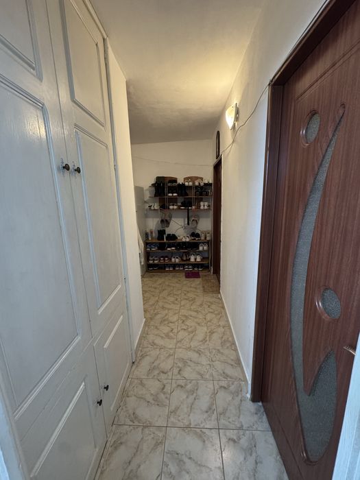 Vând apartament zonă centrală ,3 camere, decomandat, 0728237688