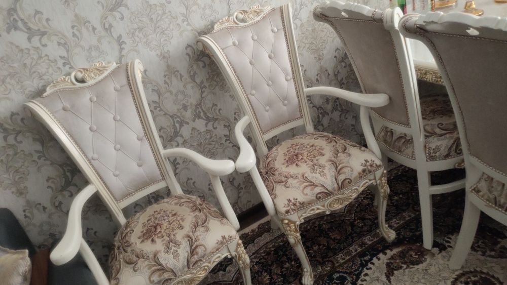 12талик столнинг, стулчиклари сотилади.