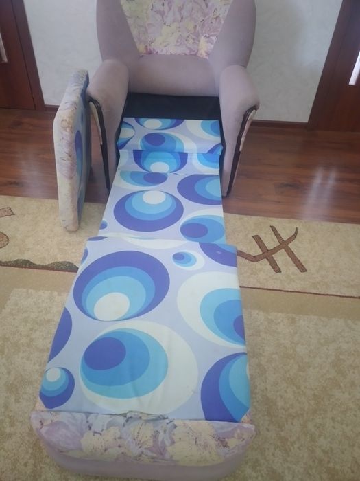 Диван мен екі кресло сатылады