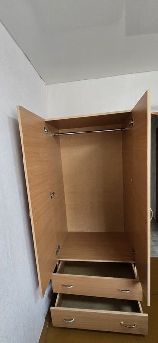 Продам шкаф плательный