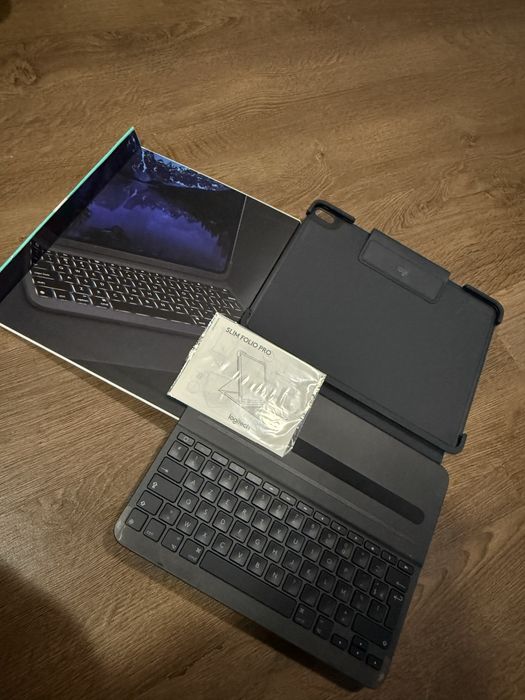 Husa cu tastatura Logitech Slim Folio Pro pentru iPad Pro 12.9-inch