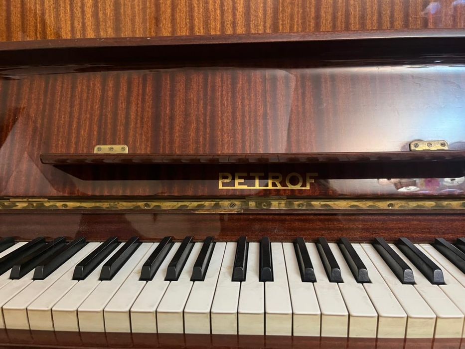 Пианино Petrof в хорошем состоянии