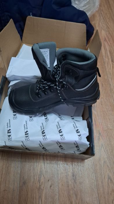 Продам спецобуь одежду