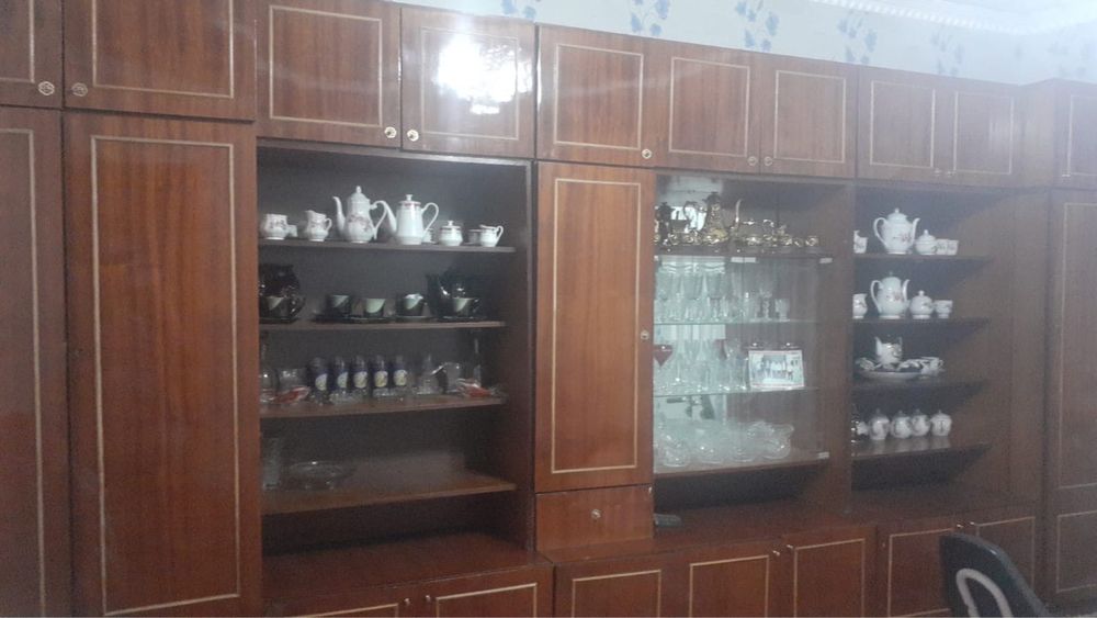 продаеться стенка полный