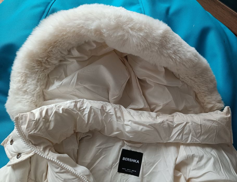 Geacă de iarnă Bershka, femei,  măr. M, nouă