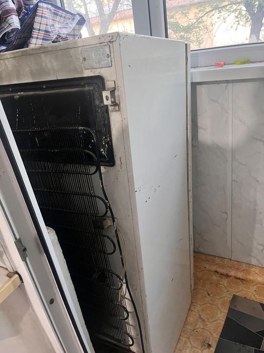 На запчасти матор холодильник