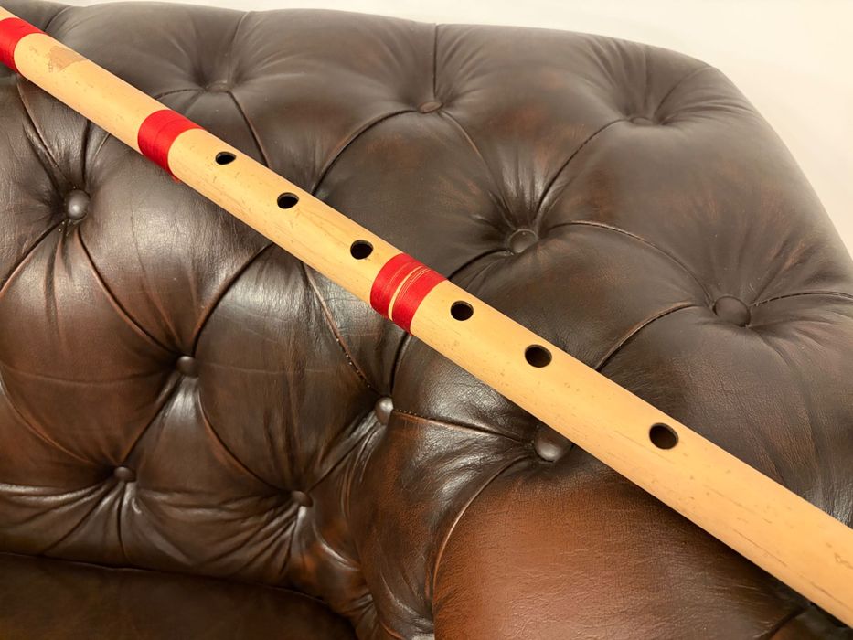 Професионална флейта Бансури, закупена от Индия.