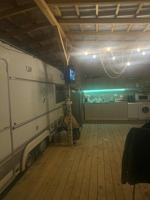 Продавам Каравана на морето с изграден навес