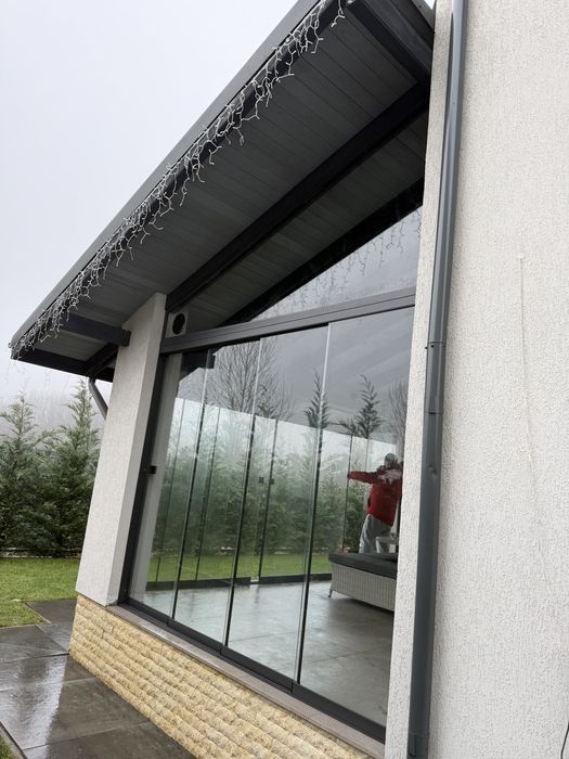 Pergola veranda si inchidere cu sticla securizata