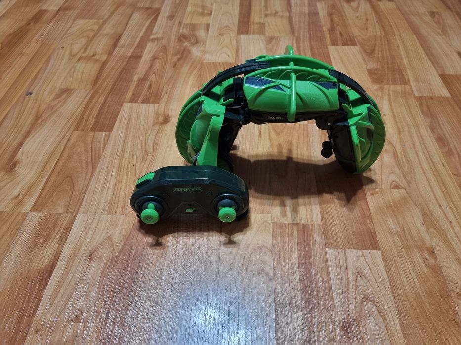 Masina cu telecomanda -miriapod