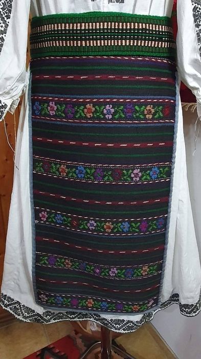 REDUCERE LUNA MAI 25%! Costum popular (ie/camasa, catrinte/fote/sorturi)