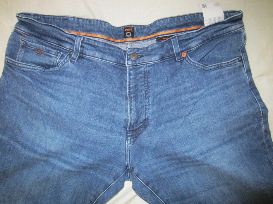 Blugi Hugo Boss, model Maine, masura W40 L34, Talie=104cm,Lung=105cm,croiala dreapta,fermoar 99%bumbac+ 1%elasthan, stare f.buna, fabricati in Tunisia
