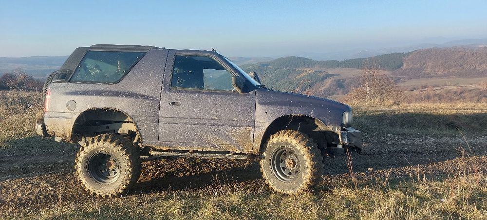 Vand sau schimb cu 4x4 mai de strada un Opel Frontera 2.0 sport, modifi