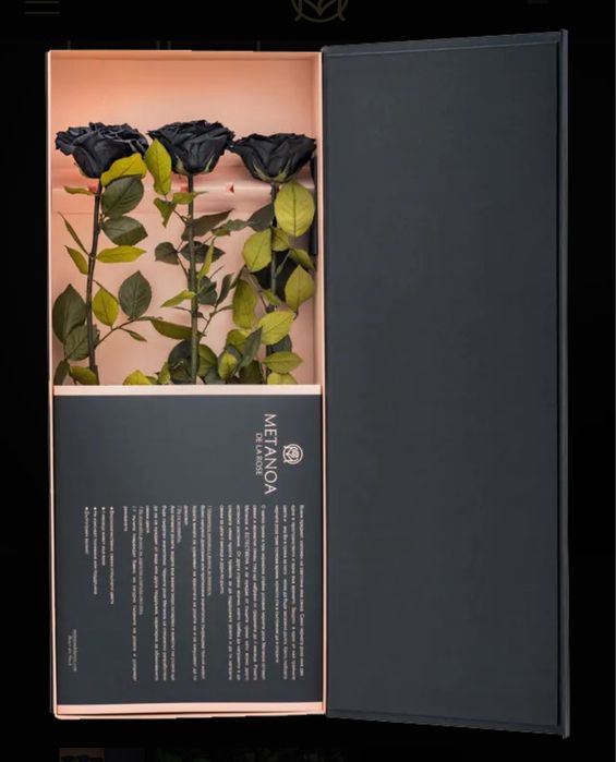 Луксозна Кутия с 3 Черни Рози - вечна роза