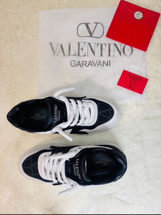 Valentino Garavani One Stud Premium unisex