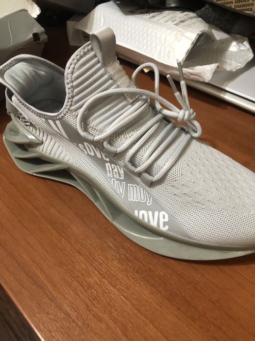 Кроссовки летнии