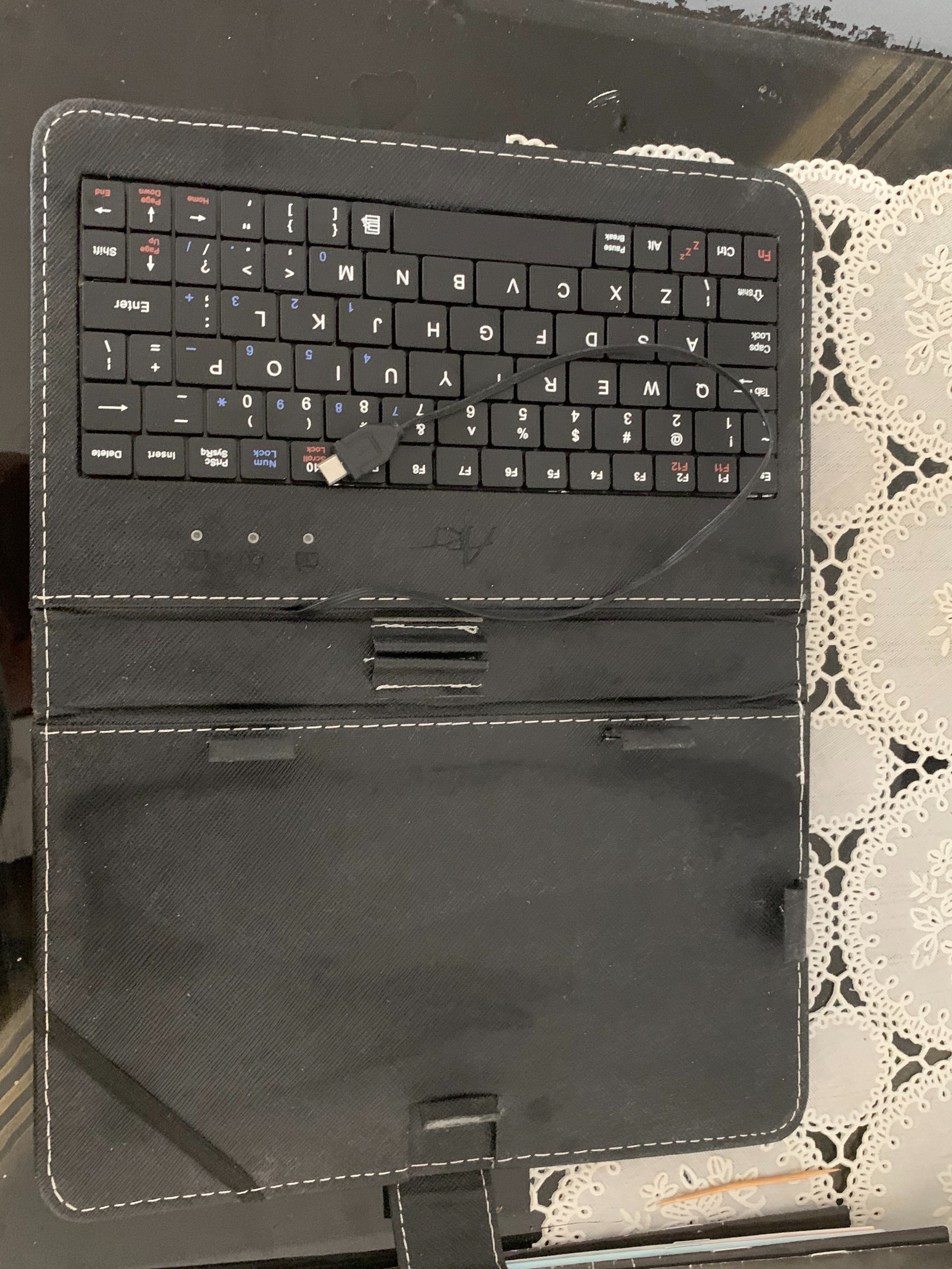 Калъф за таблет с клавиатура гр. Попово • OLX.bg