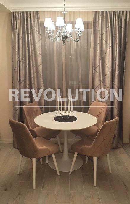 Дава се под наем Тристаен апартамент в Варна, Колхозен пазар - 78 кв.м за 698.19 € - Снимка #1