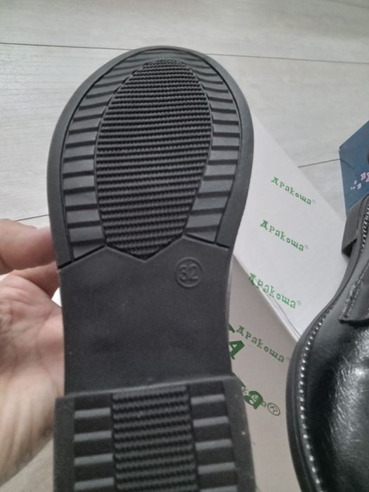 Детские туфли чёрного цвета,кожанные