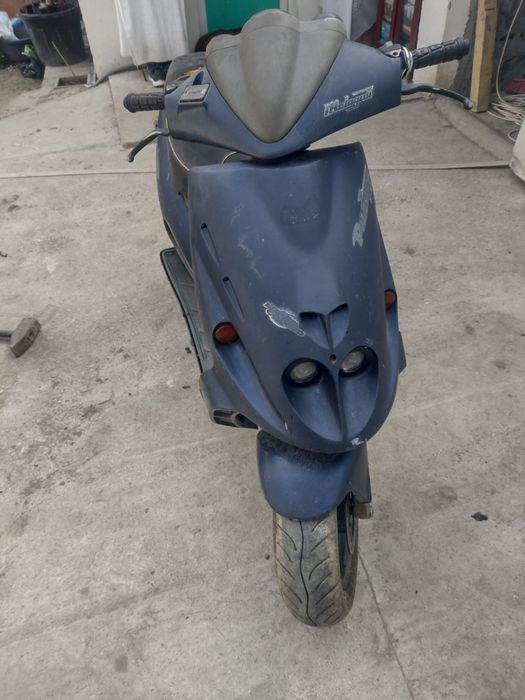 Scuter malaguti f12