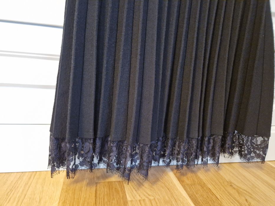 fusta midi cu dantela